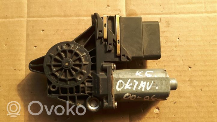 Skoda Octavia Mk2 (1Z) Takaoven ikkunan nostomoottori 0130821733