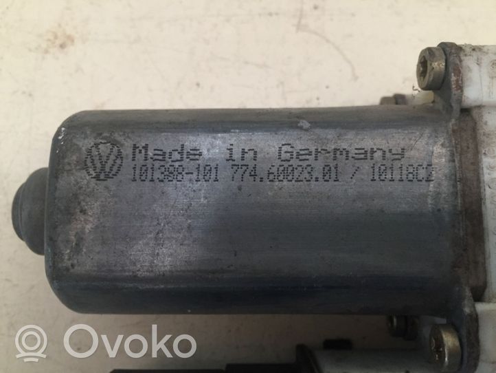 Volkswagen Golf IV Moteur de lève-vitre de porte avant 1J4959812C