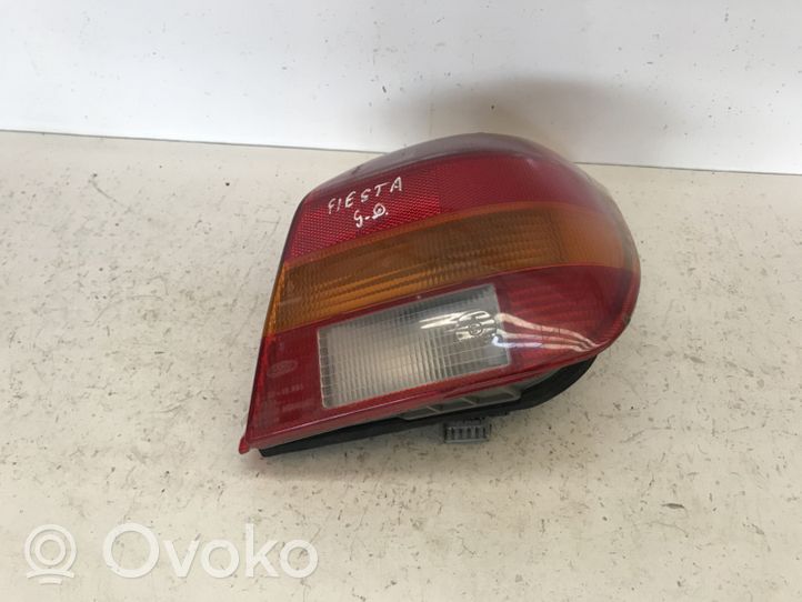 Ford Fiesta Lampa tylna 89FG13N004AA