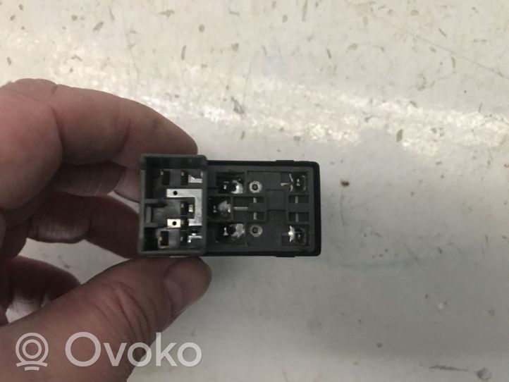 Chevrolet Spark Electric window control switch 