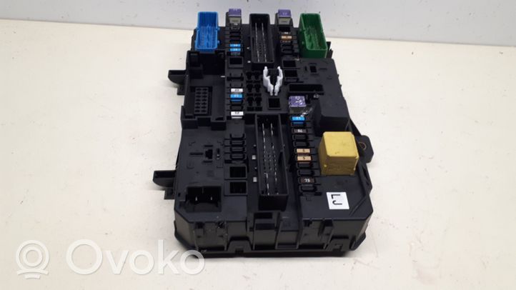 Opel Astra H Module de fusibles 13268287