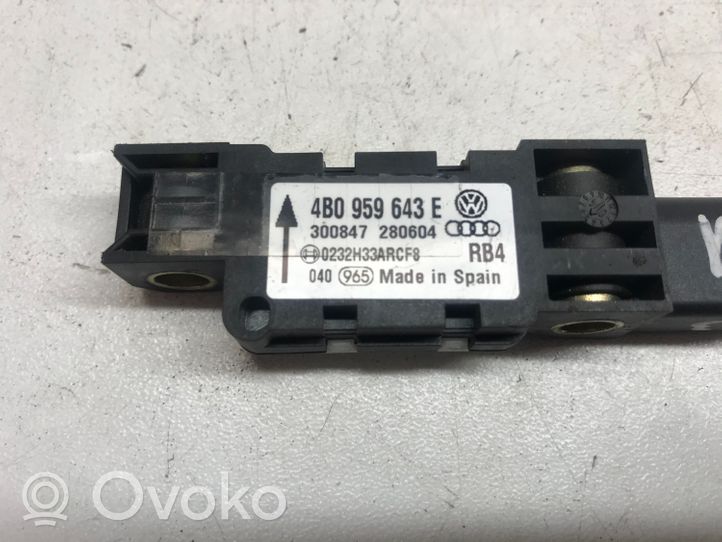 Audi A3 S3 8P Airbagsensor Crashsensor Drucksensor 4B0959643E