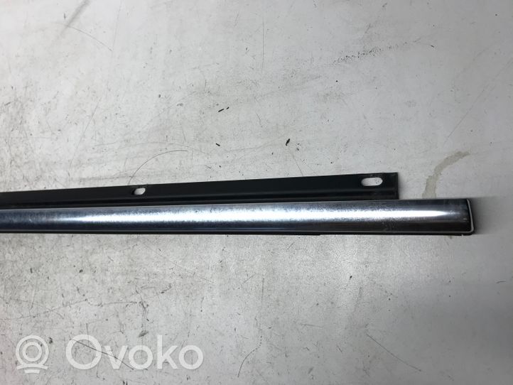 Volkswagen Golf V Rivestimento modanatura del vetro della portiera anteriore 1K5837476D2ZZ