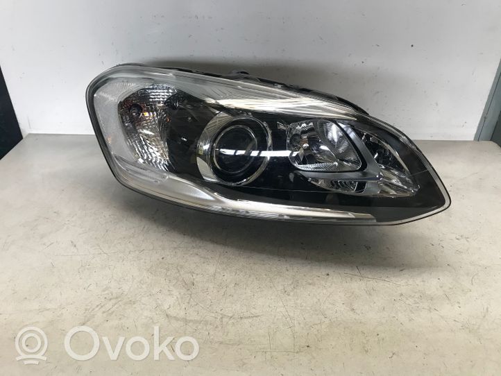 Volvo XC60 Lampa przednia 