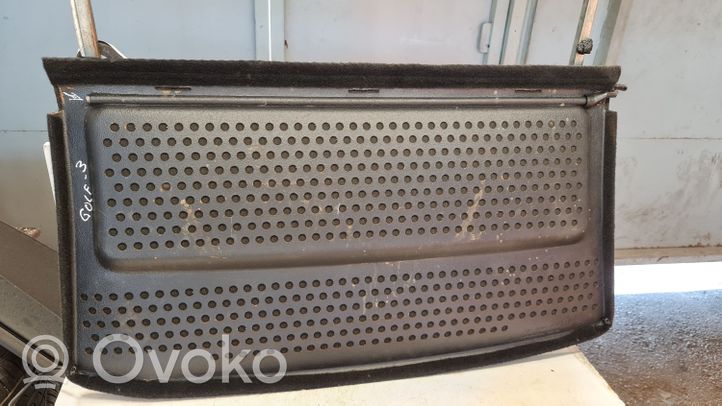 Volkswagen Golf III Grilles/couvercle de haut-parleur arrière 1H6867769