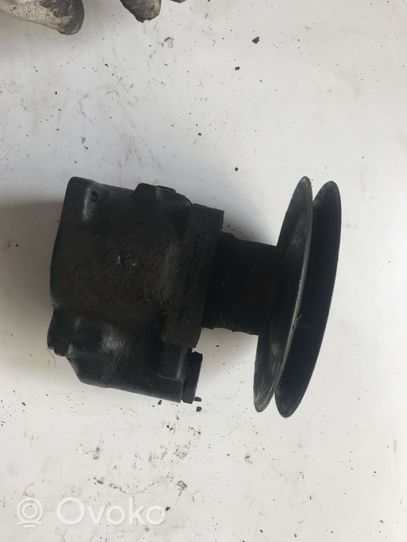 Audi 100 200 5000 C3 Ohjaustehostimen pumppu 035145155