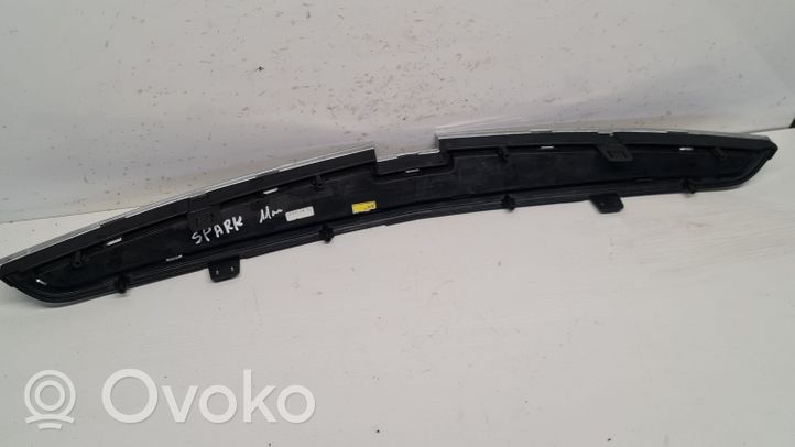 Chevrolet Spark Etupuskurin ylempi jäähdytinsäleikkö 96686985