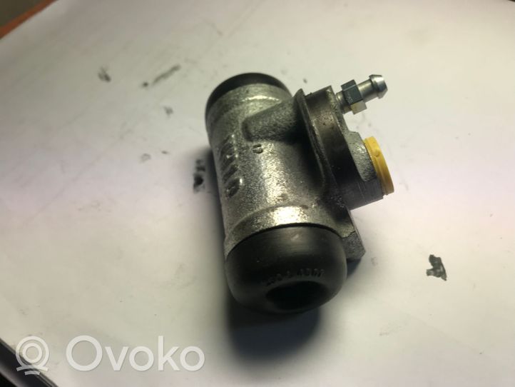 Renault 19 Tylny cylinder hamulcowy 4583