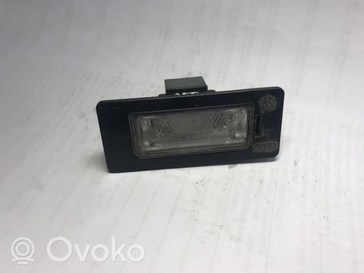 Audi A4 S4 B8 8K Lampa oświetlenia tylnej tablicy rejestracyjnej 8T0943021