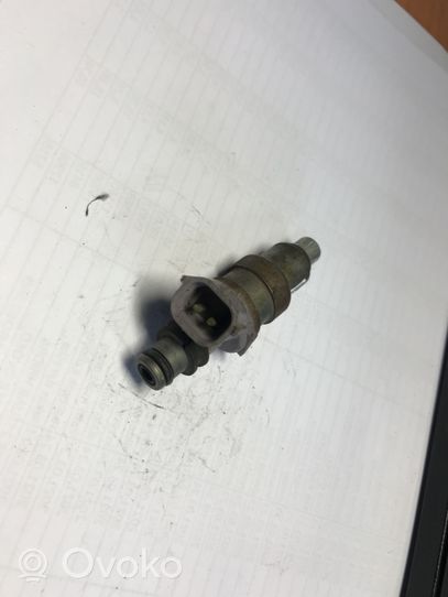 Toyota Corolla E90 Injecteur de carburant 2325011040