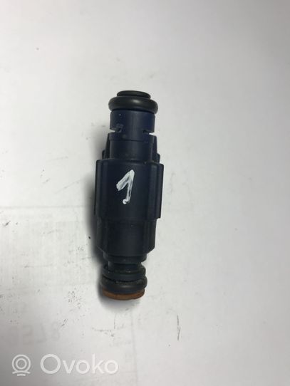 Audi A4 S4 B7 8E 8H Fuel injector 06B133551M