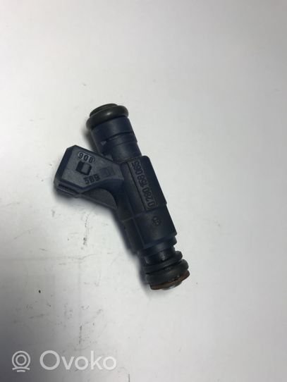 Audi A4 S4 B7 8E 8H Fuel injector 06B133551M