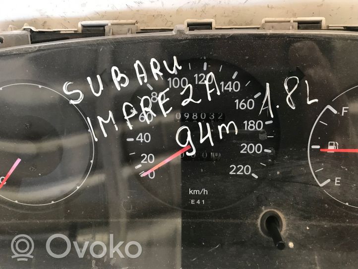 Subaru Impreza I Speedometer (instrument cluster) 831001E810