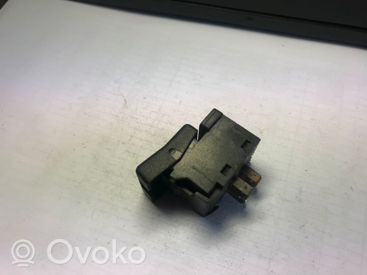 Opel Omega A Windscreen/window heater switch 90213286