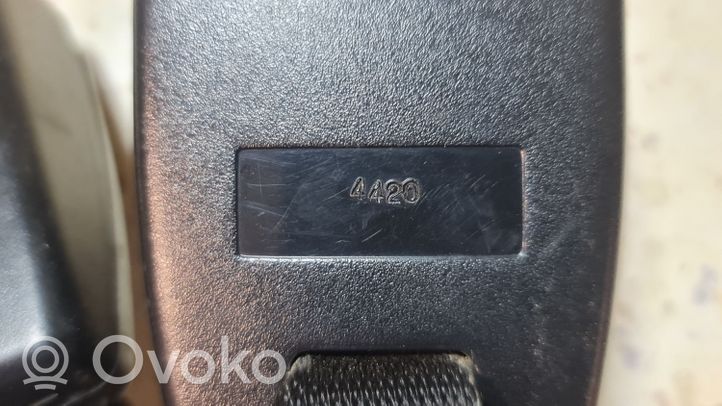 Rover 25 Klamra środkowego pasa bezpieczeństwa fotela tylnego 4420