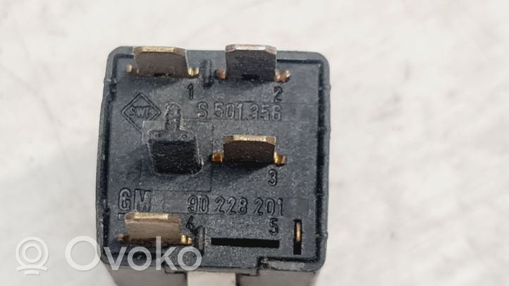 Opel Kadett E Interrupteur antibrouillard 90228201