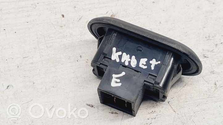 Opel Kadett E Sähkötoimisen ikkunan ohjauskytkin 90310777