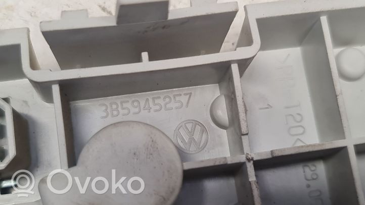 Volkswagen PASSAT B5 Parte del faro posteriore 3B5945257