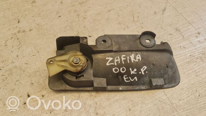 Opel Zafira A Coupe-mallin oven lukko (kahvan vieressä) L770