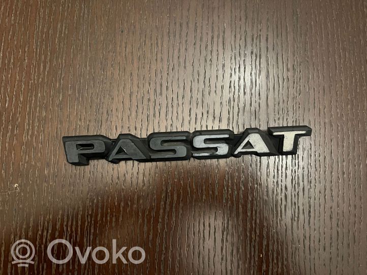 Volkswagen PASSAT B2 Ražotāja plāksnīte / modeļa burti 321853687BE