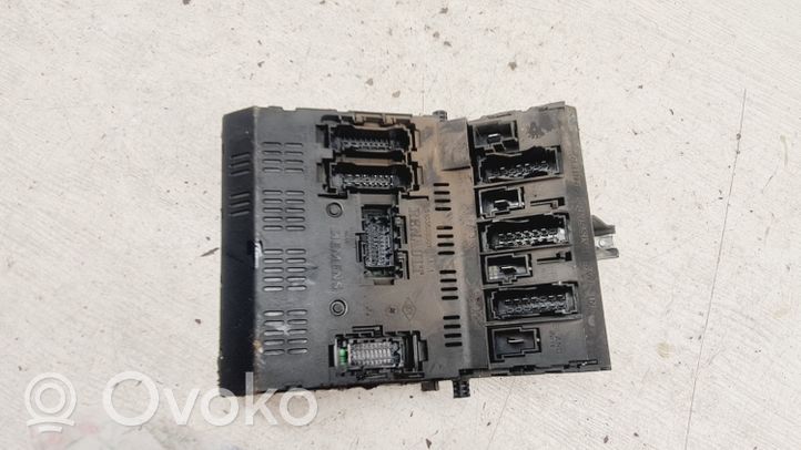 Renault Megane I Module de fusibles 7703297183G