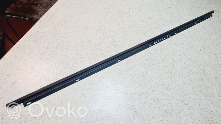 Volkswagen Golf V Rivestimento modanatura del vetro della portiera anteriore 1K3837461A