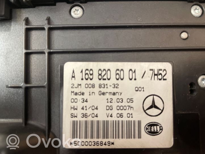 Mercedes-Benz A W169 Priekinių vietų apšvietimo žibintas A1698206001