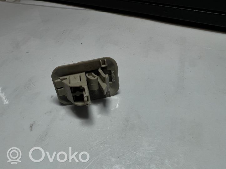 Volvo V70 Sun visor clip/hook/bracket 3672