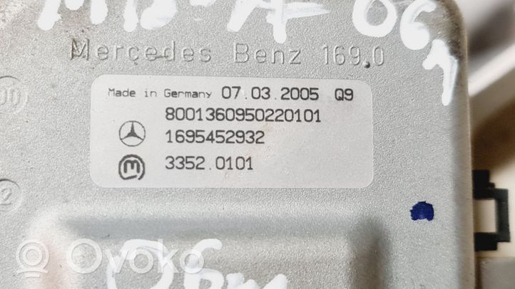 Mercedes-Benz A W169 Ohjauspyörän akseli A1694602516Q02