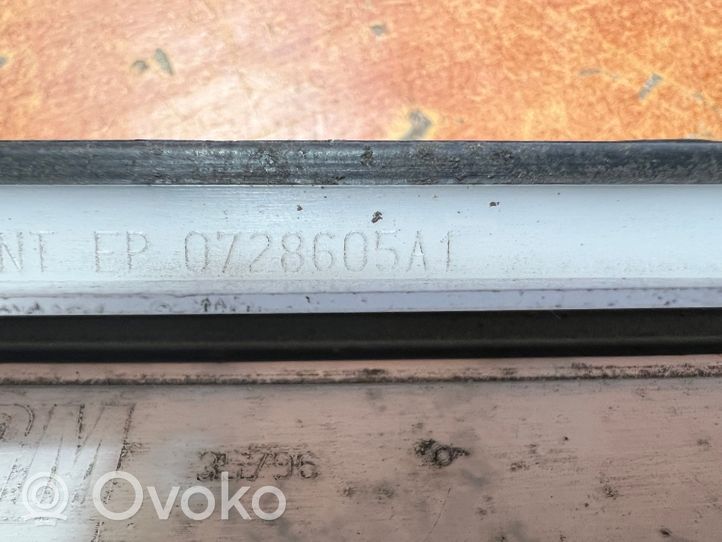 Opel Zafira B Kulmapaneelin paineventtiili 24430219