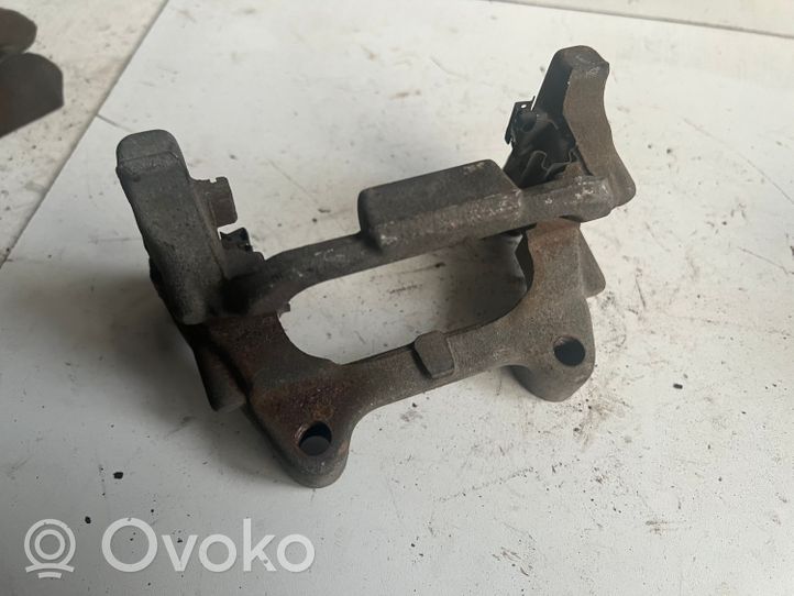 Volkswagen Touran II Supporto della pinza del freno posteriore 5K0615426