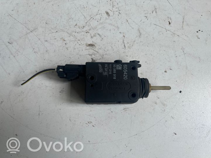 Opel Zafira A Moteur de verrouillage trappe à essence 90589918