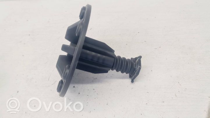 Mercedes-Benz A W169 Spare wheel bolt A1698980014