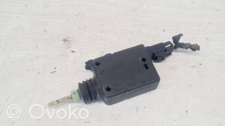 Opel Zafira A Silniczek / Siłownik zamka centralnego 90589918