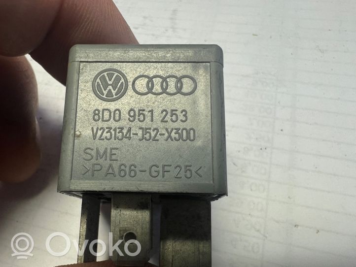 Audi A4 S4 B6 8E 8H Muu rele 8D0951253