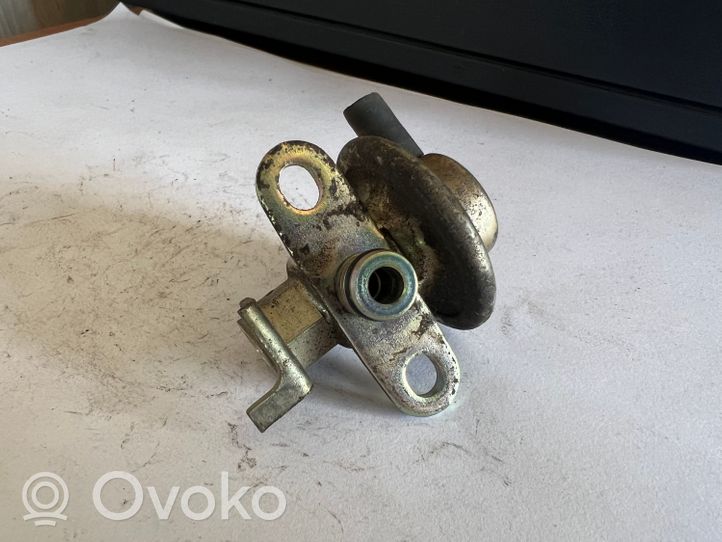 Toyota Corolla E110 Kraftstoffdruckregler 2328011070