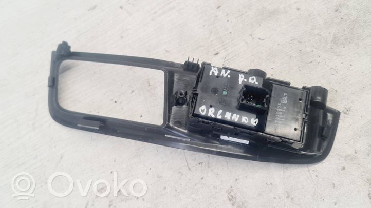 Chevrolet Orlando Electric window control switch 13310205