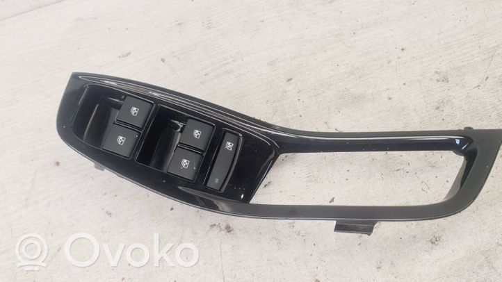 Chevrolet Orlando Electric window control switch 13310205