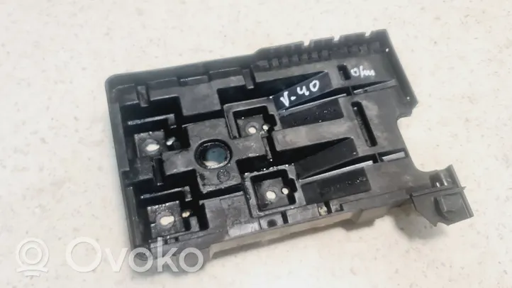 Volvo S40, V40 Boîte de batterie 864204