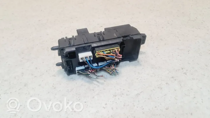 Volvo S40, V40 Module de fusibles 30889989