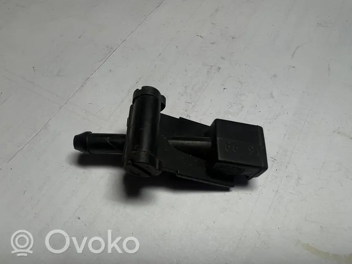 Volkswagen Polo IV 9N3 Windshield washer spray nozzle 3B0955985C