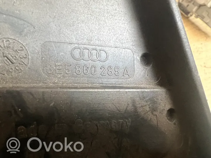 Audi A4 S4 B6 8E 8H Mocowanie trójkąta ostrzegawczego 8E5860285