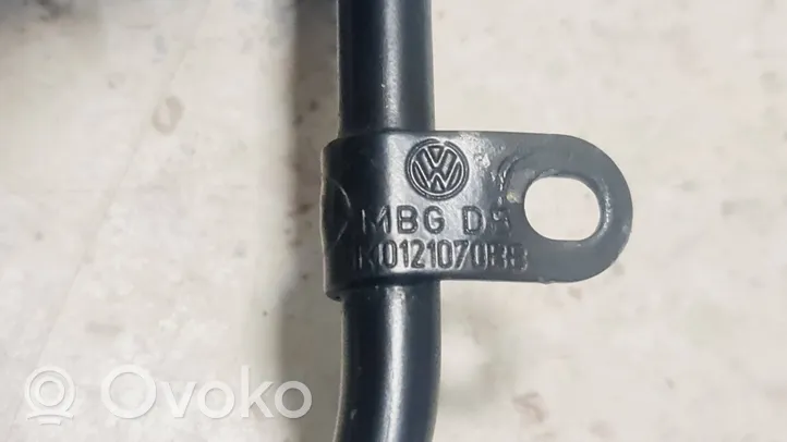 Volkswagen Tiguan Przewód / Wąż chłodnicy 1K0121070CA