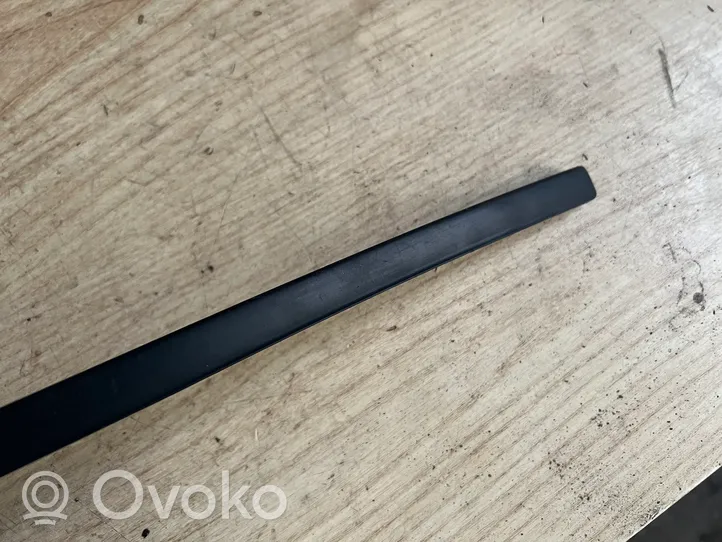 Volkswagen Tiguan Windshield trim 5N0854327