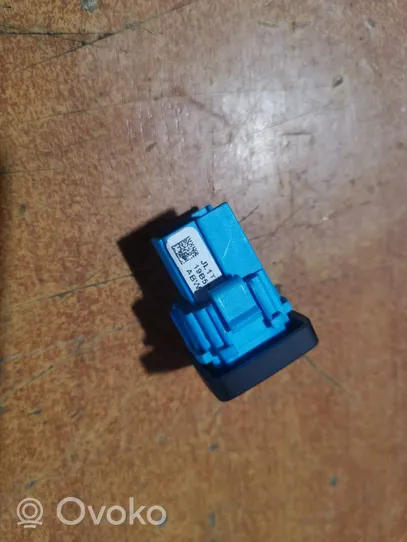 Ford Kuga III Tailgate/boot open switch button JL1T19B514