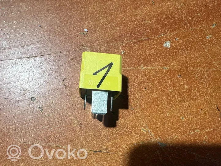 90226846 Opel Zafira B Other relay, 1.90 € | RRR