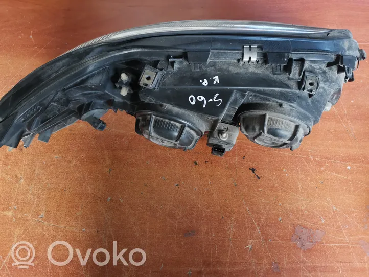 Volvo S60 Lampa przednia 89006822