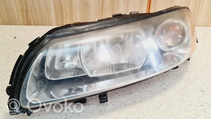 Volvo V70 Передняя фара 30698846