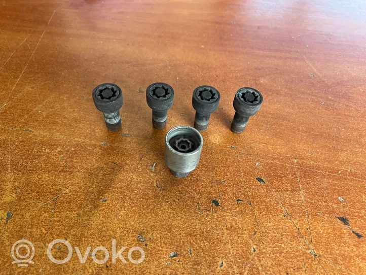 Audi A4 S4 B8 8K Anti-theft wheel nuts and lock 