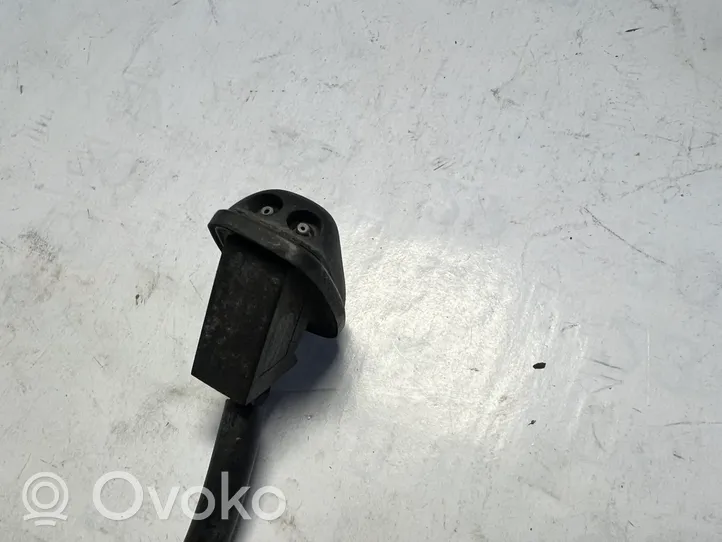 Ford Focus Dysza spryskiwacza szyby przedniej / czołowej 4M5117666AB